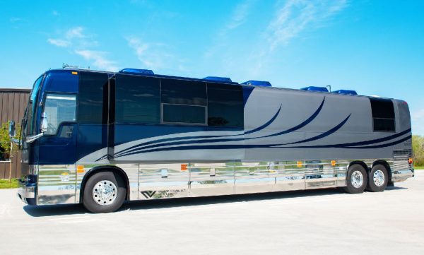 Galaxy 12 bunk slide out coach for artists and entertainers